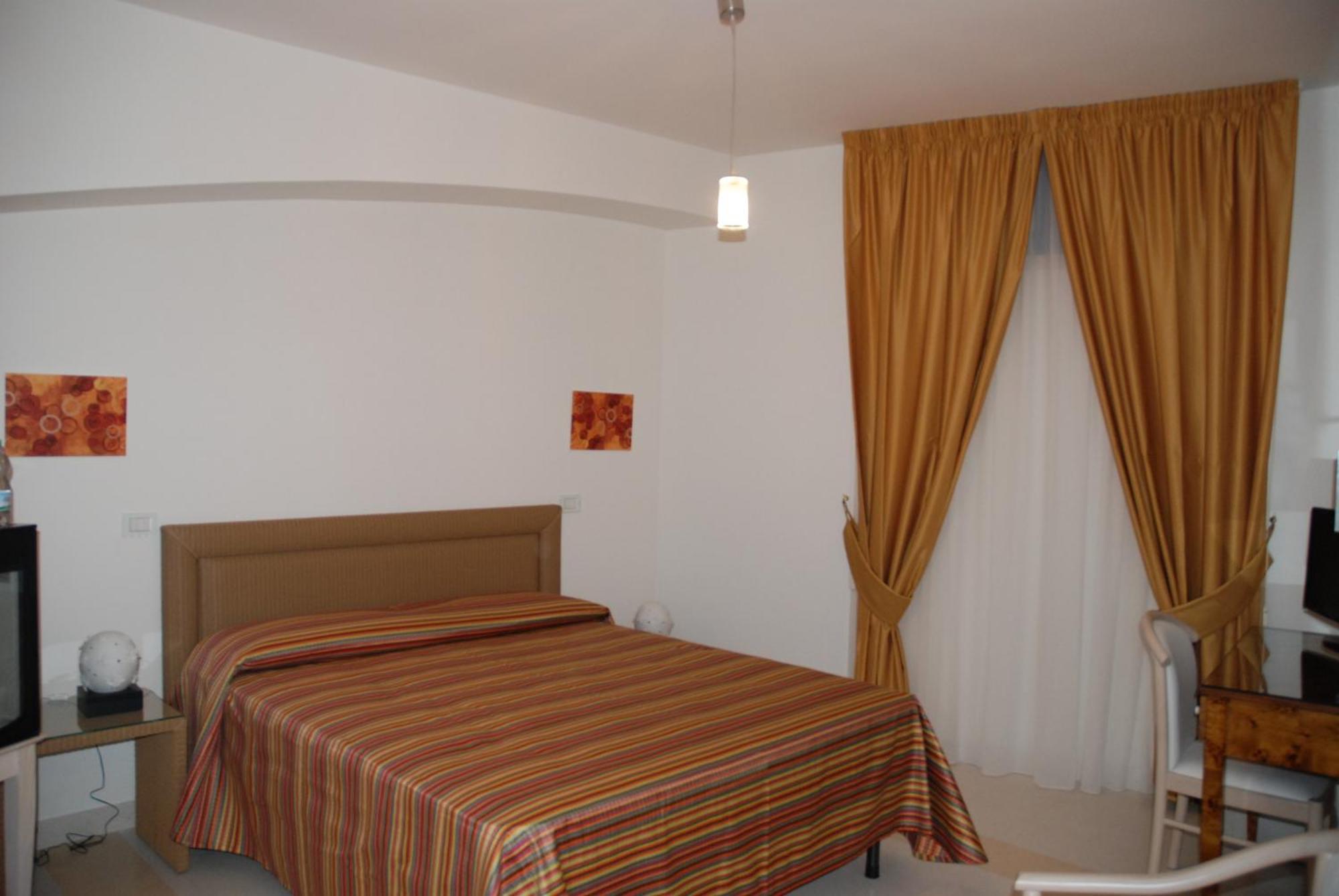 Albergo Le Dodici Lune Montecorvino Rovella Phòng bức ảnh